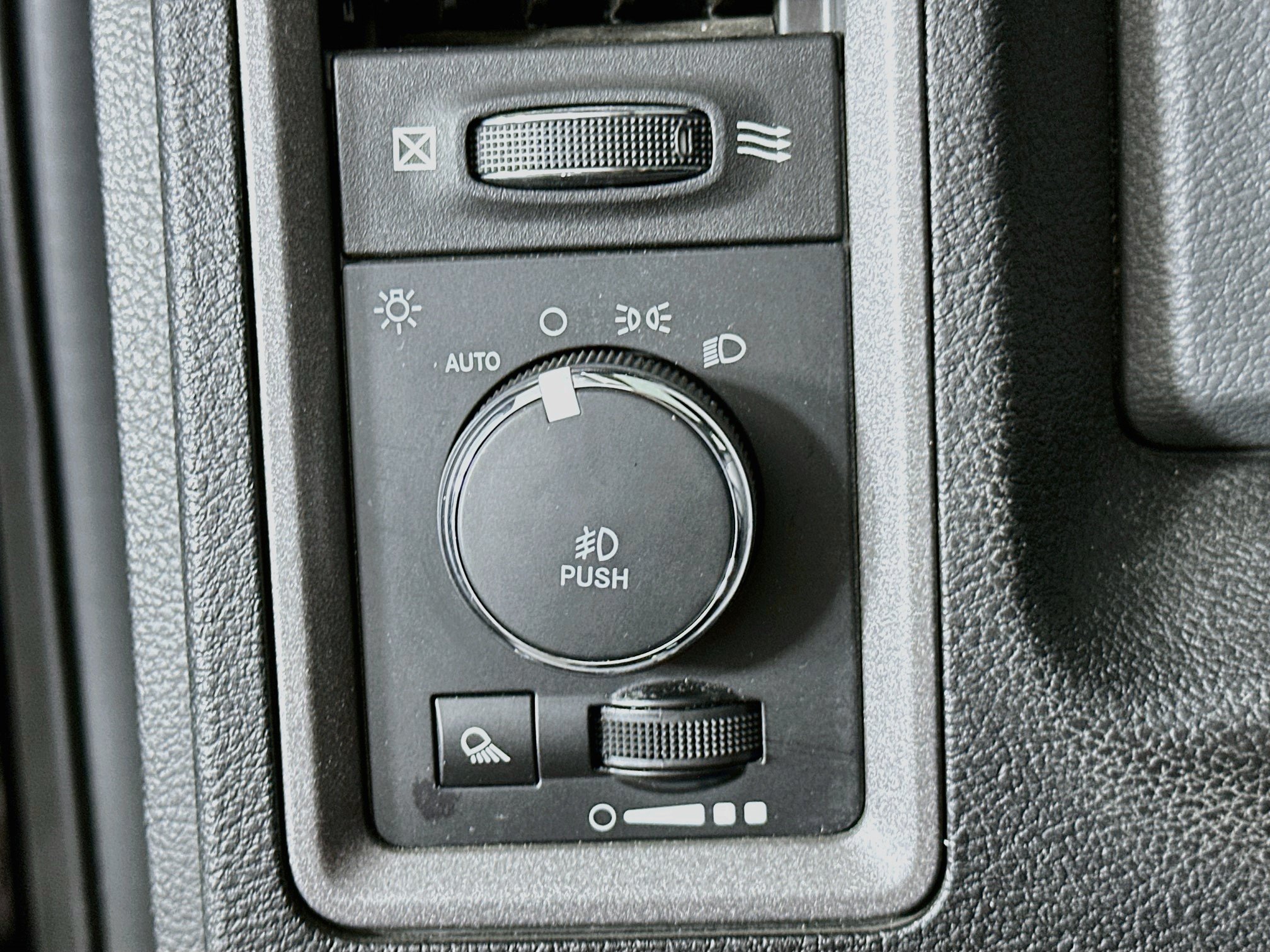 Used 2019 RAM 1500 Express w/ Express Value Package RWD image 16