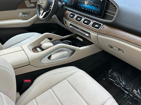 Used 2020 Mercedes-Benz GLS 450 4MATIC image 16