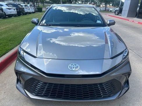 Used 2025 Toyota Camry SE FWD image 2
