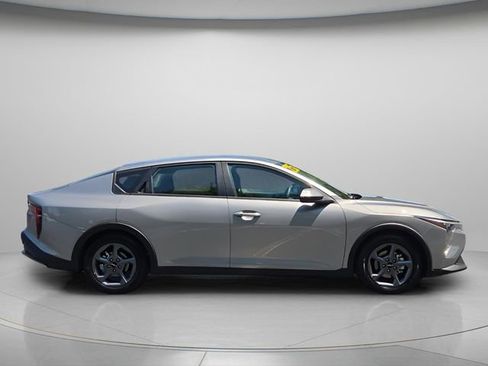 Used 2025 Kia K4 FWD image 8