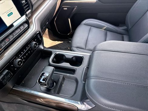 Used 2025 Chevrolet Silverado 1500 LT Trail Boss w/ Convenience Package II AWD/4WD image 19