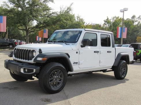 New 2025 Jeep Gladiator Sport image 3