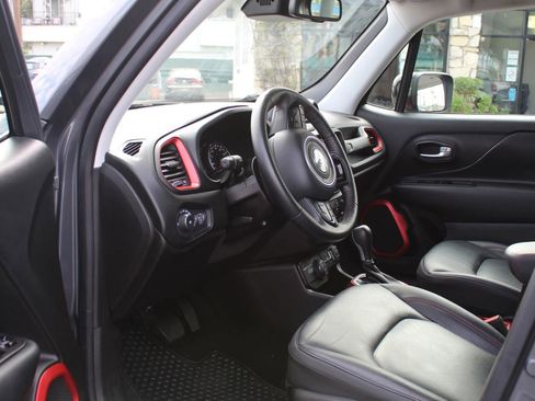 Used 2022 Jeep Renegade Trailhawk image 9