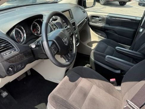 Used 2018 Dodge Grand Caravan SE w/ UConnect Hands-Free Group FWD image 16
