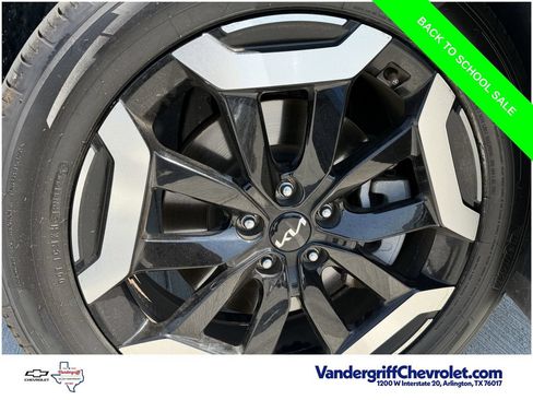 Used 2025 Kia Telluride S FWD image 9