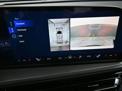 New 2026 Chevrolet Traverse LT FWD image 17