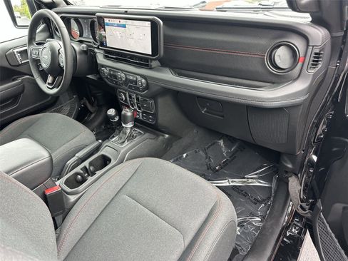 Used 2026 Jeep Wrangler Unlimited Rubicon AWD/4WD image 12