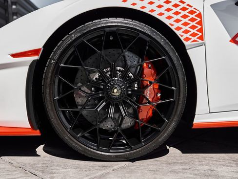 Used 2024 Lamborghini Huracan STO RWD image 3