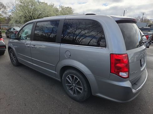 Used 2017 Dodge Grand Caravan SXT image 6
