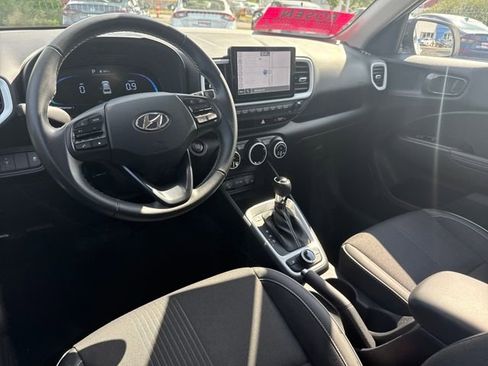 Used 2024 Hyundai Venue Limited image 20