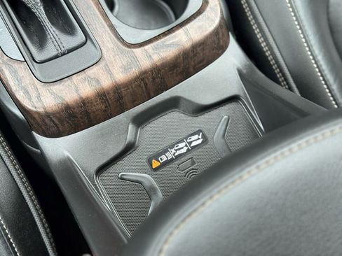 Used 2022 GMC Canyon Denali w/ Denali Black Edition Package image 15