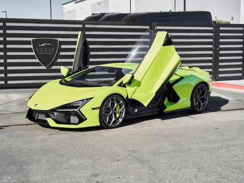 Used 2025 Lamborghini Revuelto image 6