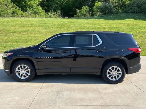 Used 2020 Chevrolet Traverse LT w/ Driver Confidence II Package AWD/4WD image 2