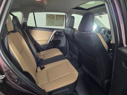 Used 2018 Toyota RAV4 Limited FWD image 29