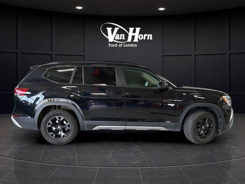 Used 2024 Volkswagen Atlas Peak Edition SE AWD/4WD image 8