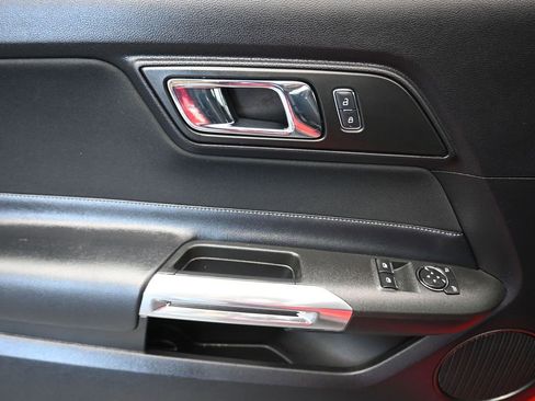 Used 2017 Ford Mustang Coupe image 10