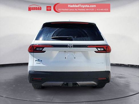 Certified 2024 Toyota Grand Highlander AWD image 4