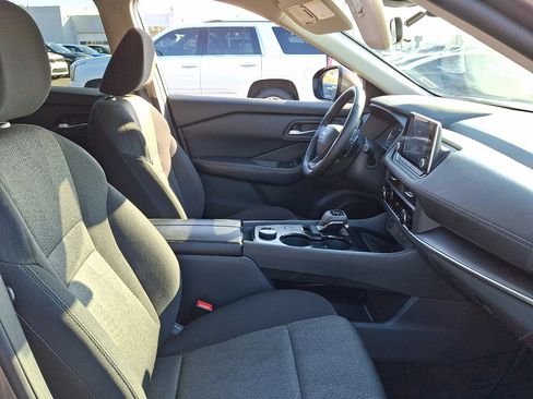 Used 2025 Nissan Rogue SV image 12