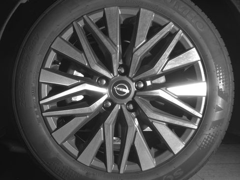 Used 2025 Nissan Altima 2.5 SV FWD image 12