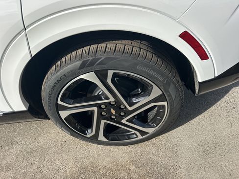 New 2026 Chevrolet Equinox EV LT image 9