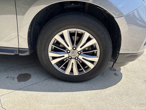 Used 2020 Nissan Pathfinder SL AWD/4WD image 16