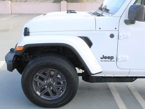 New 2026 Jeep Gladiator Sport AWD/4WD image 7