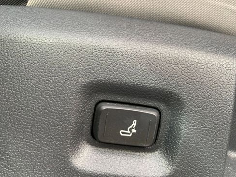 Used 2025 Toyota Tacoma TRD Off-Road image 23