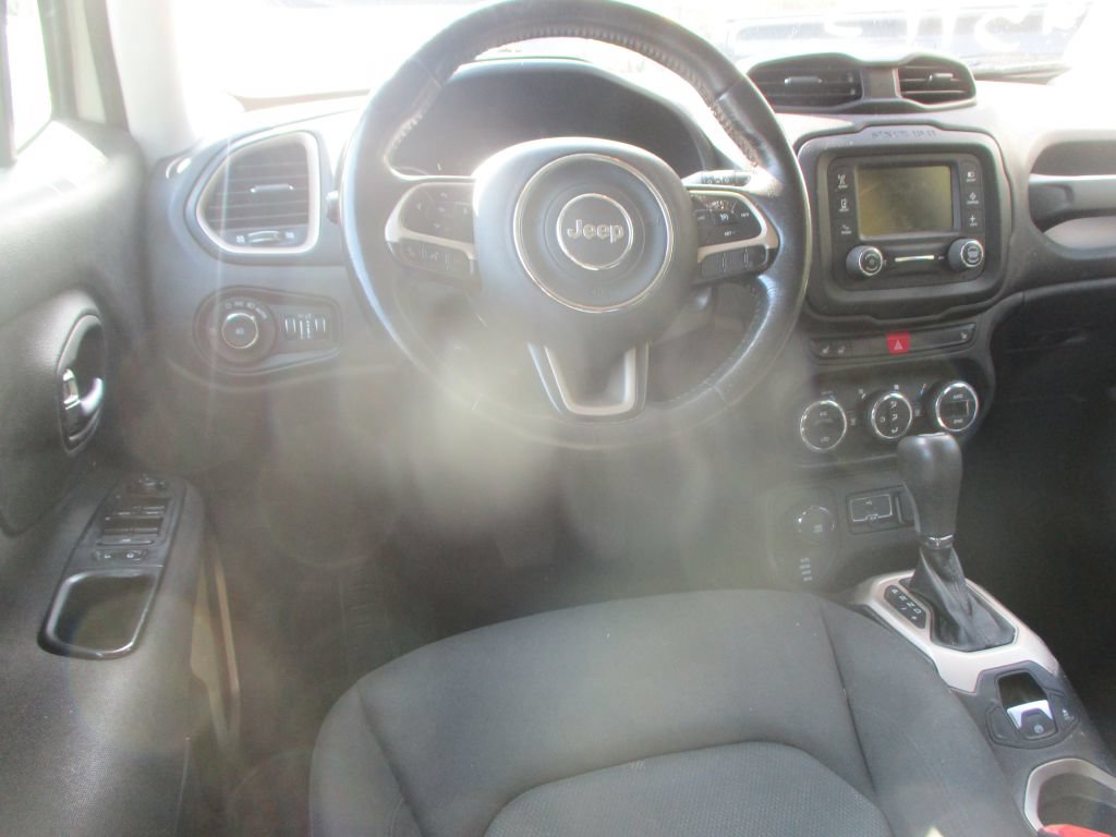 Used 2016 Jeep Renegade Latitude w/ Popular Equipment Group AWD/4WD image 8