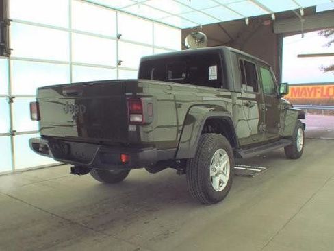 Used 2022 Jeep Gladiator Sport image 4