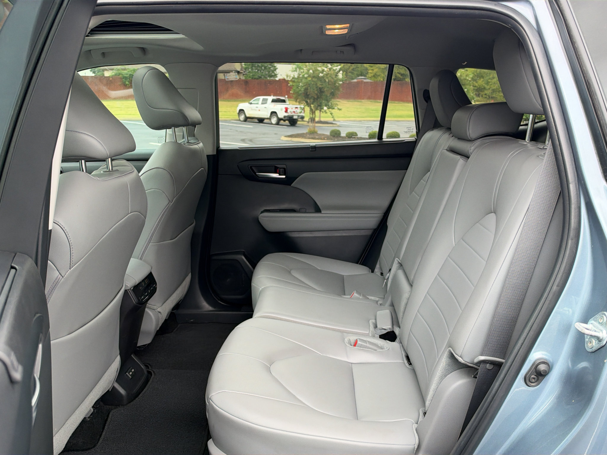 Used 2024 Toyota Highlander XLE FWD image 15