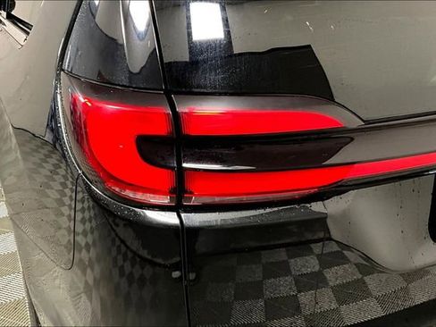 Used 2022 Chrysler Pacifica Touring-L image 28