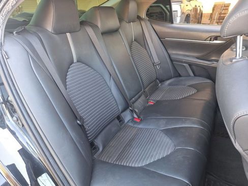 Used 2019 Toyota Camry SE image 16