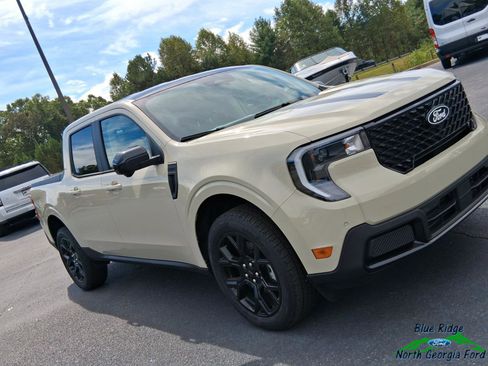 New 2025 Ford Maverick Lariat w/ Black Appearance Package image 23