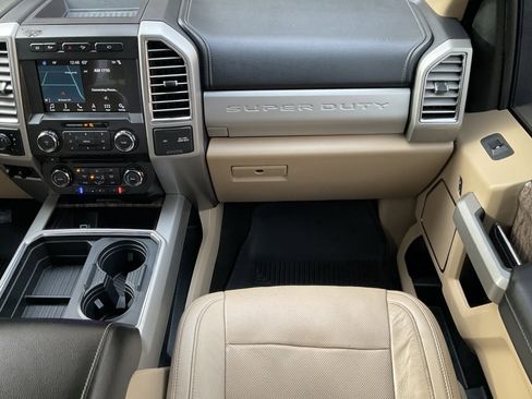 Used 2017 Ford F250 Lariat w/ Lariat Ultimate Package image 25