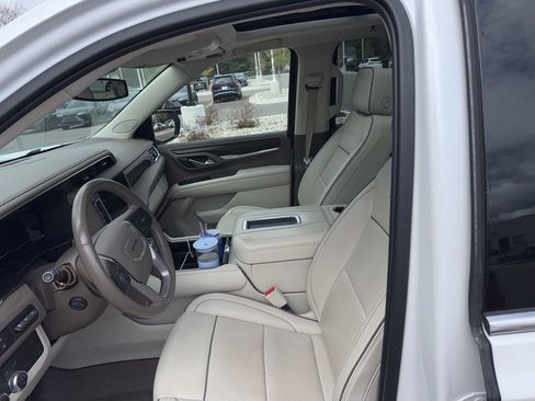 Used 2023 GMC Yukon XL Denali AWD/4WD image 3