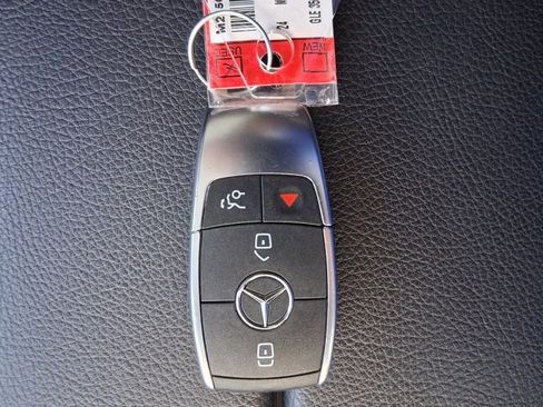 Used 2024 Mercedes-Benz GLE 350 4MATIC image 17