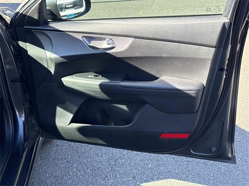 Used 2022 Kia Forte LXS w/ LXS Technology Package image 8
