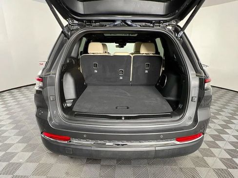 Used 2025 Jeep Grand Cherokee Limited w/ Luxury Tech Group II image 28