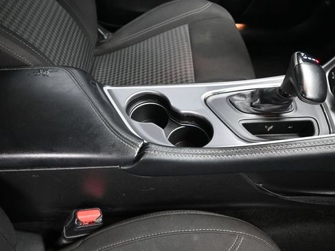 Used 2022 Dodge Challenger SXT RWD image 26