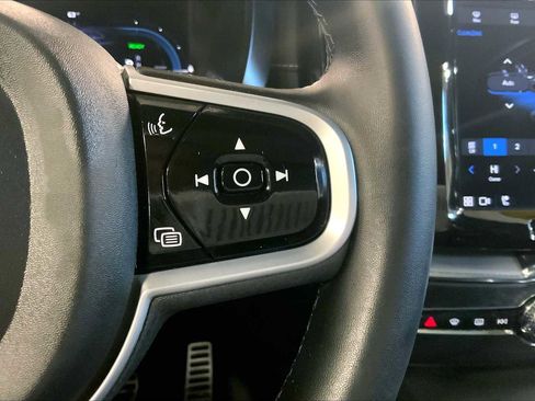 Used 2022 Volvo XC60 T8 R-Design w/ Advanced Package image 25