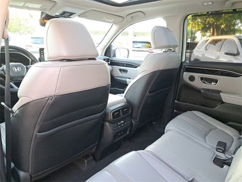 Certified 2025 Honda Pilot Touring image 10