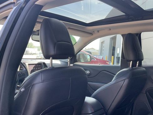 Used 2020 Jeep Cherokee Trailhawk AWD/4WD image 18