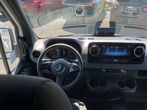 Used 2025 Mercedes-Benz Sprinter 4500 image 25