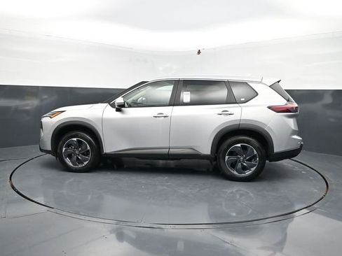 Used 2024 Nissan Rogue SV FWD image 4