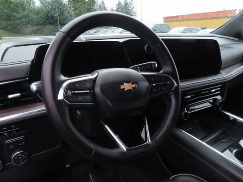 Certified 2025 Chevrolet Suburban Premier image 14