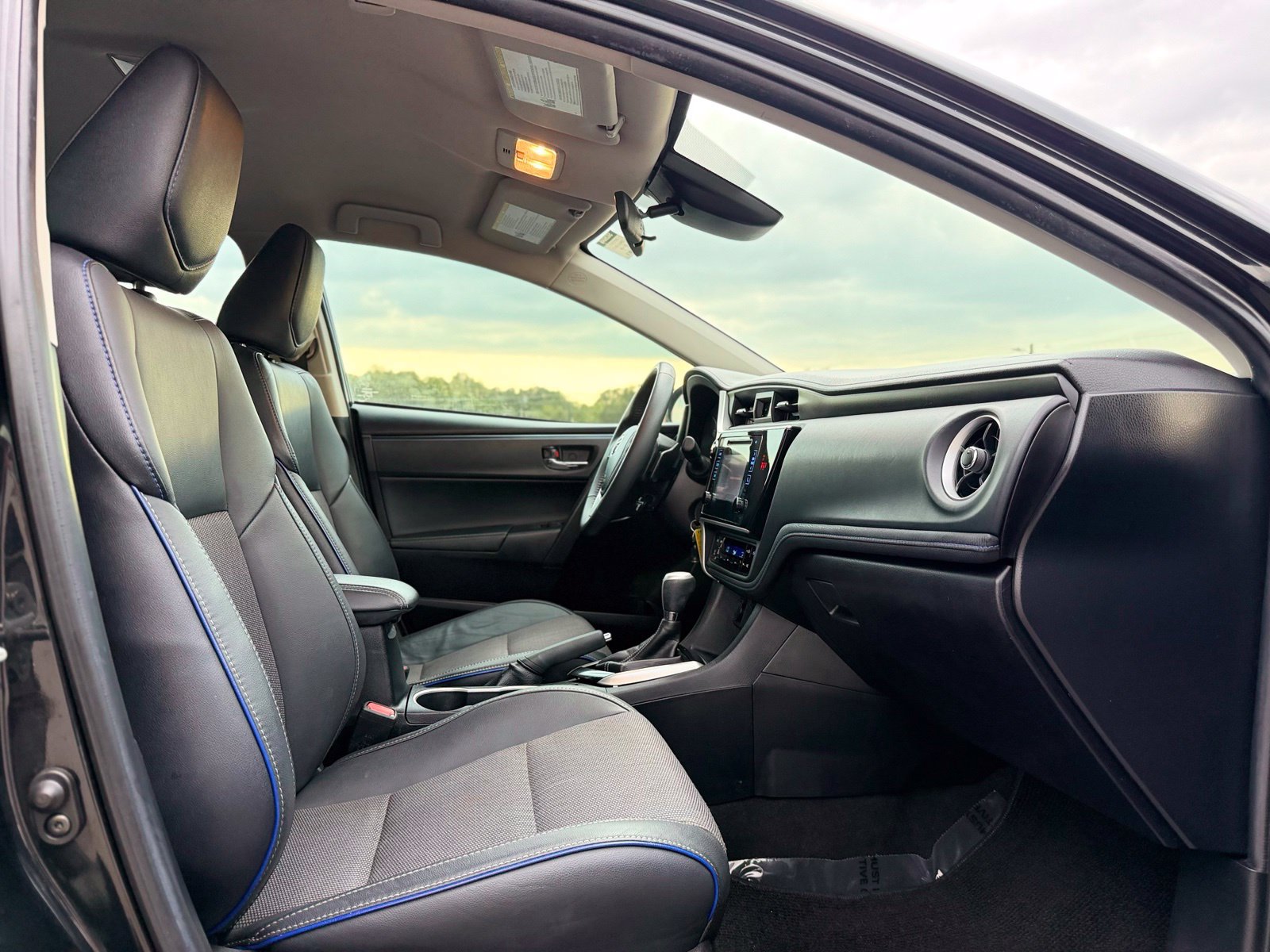 Used 2018 Toyota Corolla SE FWD image 25