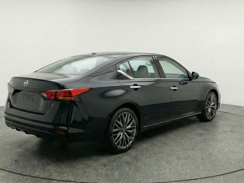 Used 2025 Nissan Altima 2.5 SV FWD image 9