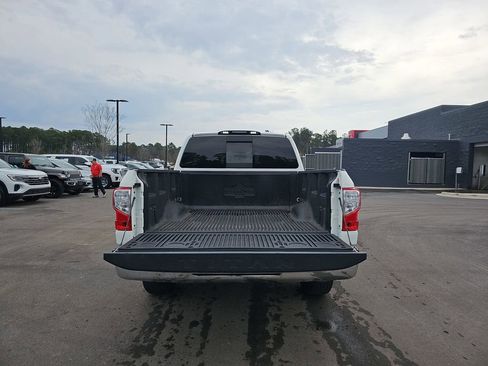 Used 2017 Nissan Titan SV image 16