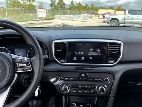Used 2022 Kia Sportage LX image 6