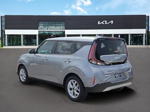 Certified 2025 Kia Soul LX w/ LX Technology Package FWD image 3